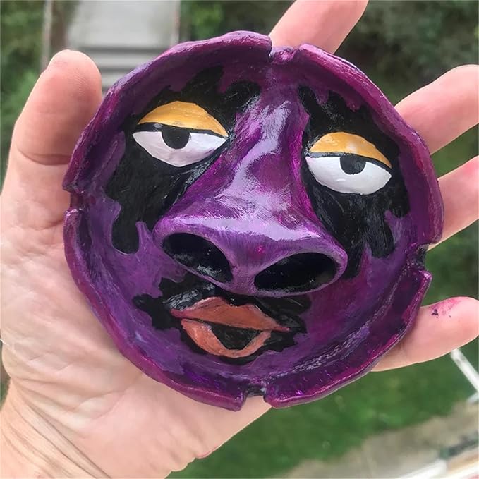 🏆Ashtray Face with Large Nostrils