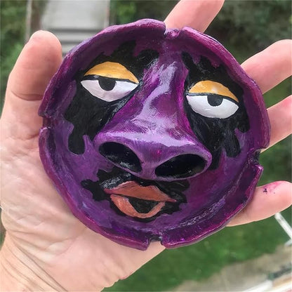 🏆Ashtray Face with Large Nostrils